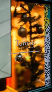 Step into the world of refined writing at @torontopenshoppe! ✒️💙
⠀⠀⠀⠀⠀⠀⠀⠀⠀
Discover a curated selection of writing treasures beyond pens at Toronto Pen Shoppe (@torontopenshoppe)!
⠀⠀⠀⠀⠀⠀⠀⠀⠀
From the elegant Leonardo Momento (@leonardo_pens) Zero Blue Hawaii seen here to an array of vibrant inks and luxurious papers, every item in this boutique shop celebrates the art of writing!
⠀⠀⠀⠀⠀⠀⠀⠀⠀
So, whether you’re a seasoned writing wizard or a stationery enthusiast, come write in, say hi, and check out their ink-credible selection.
⠀⠀⠀⠀⠀⠀⠀⠀⠀
PLUS! For extended Boxing Week sales and local gifts you won’t find anywhere else, check out @torontopenshoppe at 7 Case Goods Lane and The #DistilleryWinterVillage Shopping Week. 🛍
⠀⠀⠀⠀⠀⠀⠀⠀⠀
⠀⠀⠀⠀⠀⠀⠀⠀⠀
🎥: @jstnbcmnglettering