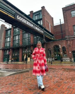 Winter strolls and timeless charm in #DistilleryTO. 💗

Step into a neighbourhood like no other in Toronto — where Victorian-era architecture meets modern-day shopping, dining, and entertainment. The Distillery’s cobblestone streets are filled with unforgettable experiences, blending history, culture, and creativity at every corner.

Whether exploring boutique shops, savouring delicious bites, or soaking in the arts, there’s always something magical to discover here. Come make memories in one of Toronto’s most iconic destinations!

📸: @shann.hardy