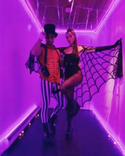 @ashcoll_ you gotta teach me how you move the floor with your mind 👽😂 #halloween #trickortreat #casamama #casamamaexperience # inception #spiderqueen #circusmaster #mindwarp