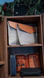 Find Canadian-made gifts at @monteandcoe. 🎁✨
⠀⠀⠀⠀⠀⠀⠀⠀⠀
If you’re shopping for someone who values craftsmanship, timeless design, and things that are made to last, @monteandco delivers beautifully.
⠀⠀⠀⠀⠀⠀⠀⠀⠀
Founded in Toronto, their locally made leather goods and everyday essentials are crafted in small batches from premium materials. You can even add complimentary personalized monogramming for that extra personal touch!
⠀⠀⠀⠀⠀⠀⠀⠀⠀
From refined bags and backpacks to well-made accessories, these are gifts that feel considered, elevated, and endlessly useful — perfect for anyone who appreciates quality over trends.
⠀⠀⠀⠀⠀⠀⠀⠀⠀
Shop local this holiday season and discover timeless luxury, done right.
⠀⠀⠀⠀⠀⠀⠀⠀⠀
📍 Visit @monteandcoe at 1 Case Goods Lane in #DistilleryTO