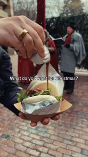 All we want for Christmas is @wubaeats. 😮💨
⠀⠀⠀⠀⠀⠀⠀⠀⠀
🍴 Food: Christmas Jingle Bao by @wubaeats
📍 Location: Cabin 2 on Gristmill Lane