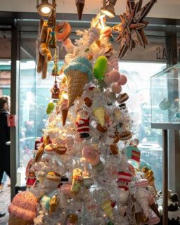 Christmas Trees of The Distillery, each with their own unique personality. 🎄🎄🎄
⠀⠀⠀⠀⠀⠀⠀⠀⠀
How many can you spot on your next visit? ✨📸