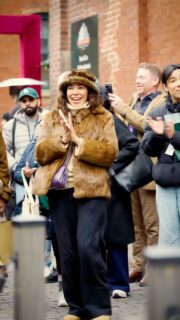 Calling all festive foodies! ✨ Right around the corner from Santa’s Village and just steps away from the Naughty or Nice Bar, Chef’s Lane is serving up brand new holiday classics crafted exclusively for The Distillery Winter Village.
⠀⠀⠀⠀⠀⠀⠀⠀⠀
Four cabins. Four chefs. Four completely different takes on festive comfort food. Here’s what’s cooking at the inaugural Distillery Winter Village Chef’s Lane 🤩⤵️
⠀⠀⠀⠀⠀⠀⠀⠀⠀
🥣 Tom Yum Soup by @chefnuitregular
🍭 Candy Cane Cheesecake Lollipop by @brunofeldeisen
🌶️ Spicy Mala Poutine by @wok_lobster
🛸 The Aprile Holiday Feast by @claudioaprile1
⠀⠀⠀⠀⠀⠀⠀⠀⠀
Plan your village visit thedistillerywintervillage.ca
⠀⠀⠀⠀⠀⠀⠀⠀⠀
#DistilleryWinterVillage #TorontoFood #HolidayEats