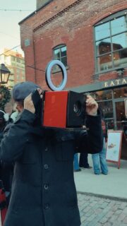 Make front page news in 10 seconds at @alleypress! 📰🌲🤎
⠀⠀⠀⠀⠀⠀⠀⠀⠀
Captured, printed, and ready to take home — Alley Press turns a quick stop into a keepsake you’ll want to hold onto. It’s nostalgic, personal, and one of the most memorable experiences at The Distillery Winter Village. 
⠀⠀⠀⠀⠀⠀⠀⠀⠀
Whether it’s a solo snapshot, a family photo, or a moment with friends, this is your chance to make the front page, Toronto! 
⠀⠀⠀⠀⠀⠀⠀⠀⠀
📍 Open daily from 12 pm to 9pm, find @alleypress in the heart of The Distillery Winter Village until January 4th, 2026.