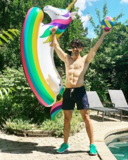 Welcoming Summer 2020 Like .. 🌈🦄🏐🏊🏻‍♂️🥳🙌🏻 #summer2020 #poolday #unicornfloatie