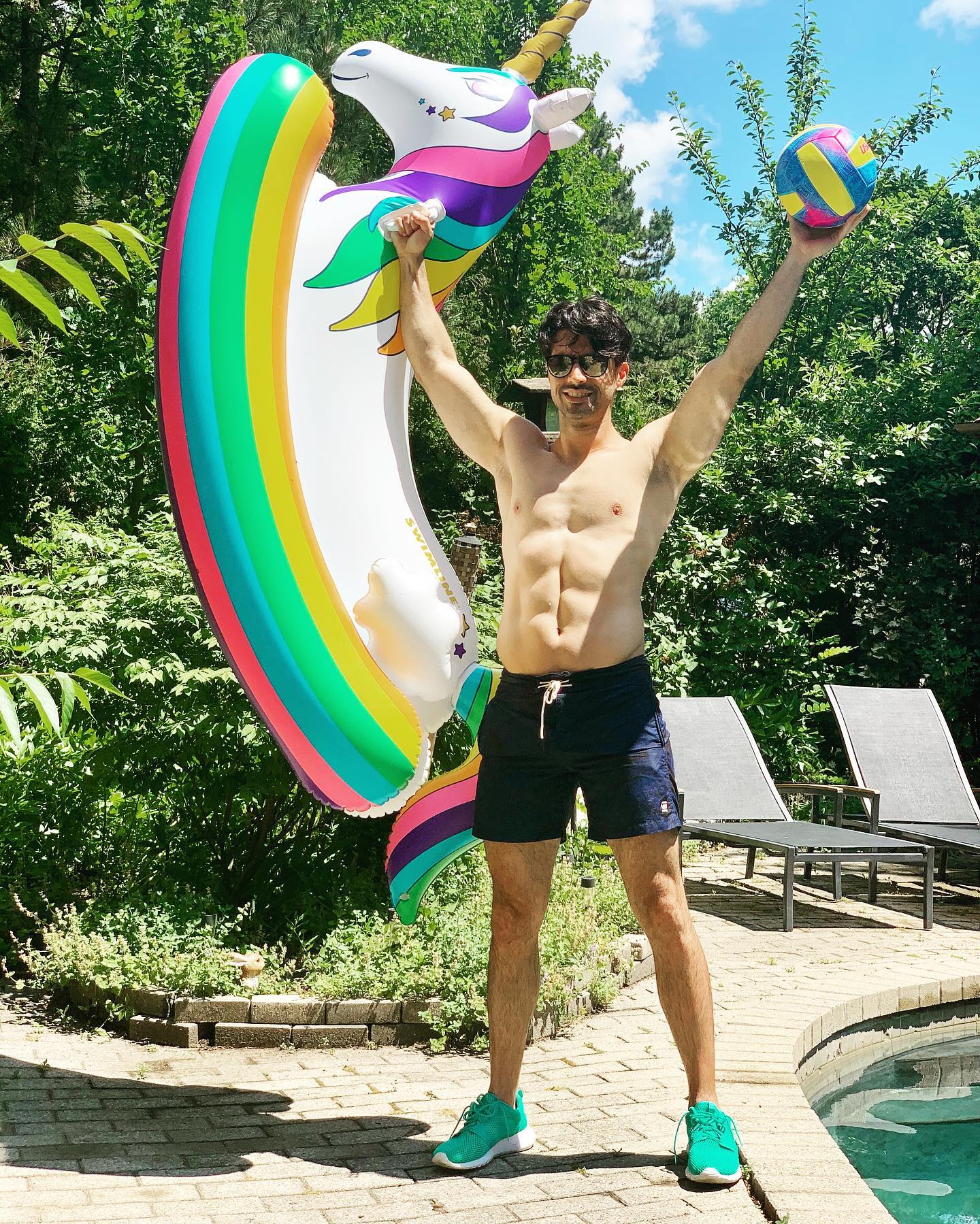 Welcoming Summer 2020 Like .. 🌈🦄🏐🏊🏻‍♂️🥳🙌🏻 #summer2020 #poolday #unicornfloatie