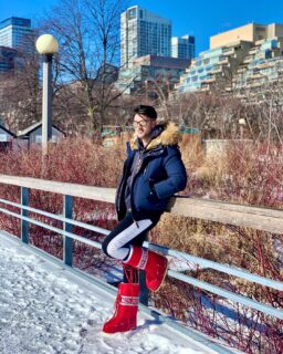 It takes one to snow one 😂❄️☃️ #wintercovid #dadjokes #sweaterweather #snowmuchfun #chillout