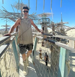 Blending in @paradisium.forest 🌉 #burningman #blackrockcity #burningmanfashion #deepplaya #paradisium